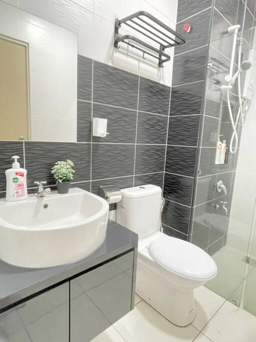1min To Paradigm Mall 2to 5pax Platino Mujistyle Apartment
